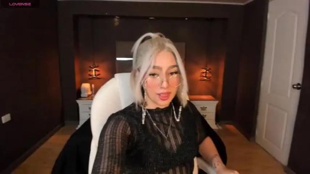 Image 12 of emily_white9 Stream on Chaturbate on 20 months ago