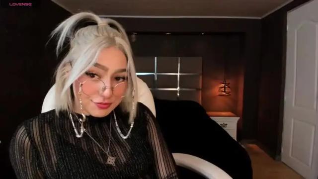 Thumbnail 2, emily_white9's Stream at Chaturbate, 20 months ago