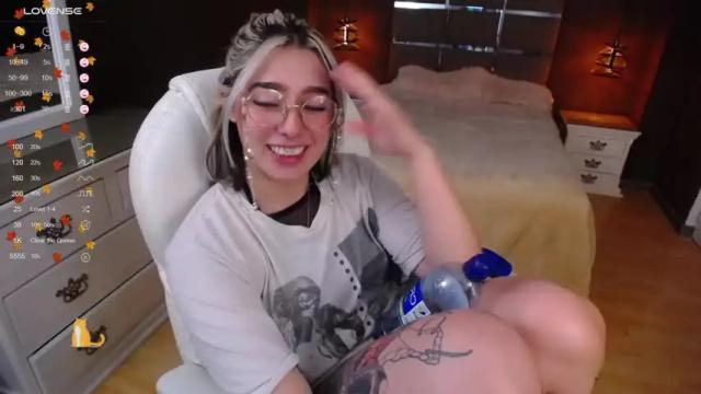 Image 12 of emily_white9 Stream on Chaturbate on 19 months ago