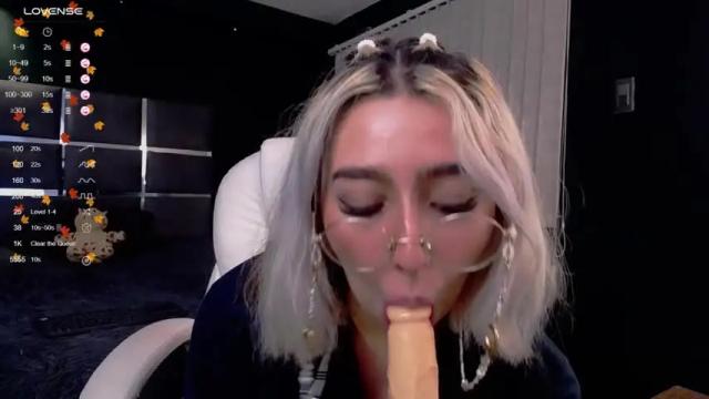 Image 6 of emily_white9 Stream on Chaturbate on 19 months ago
