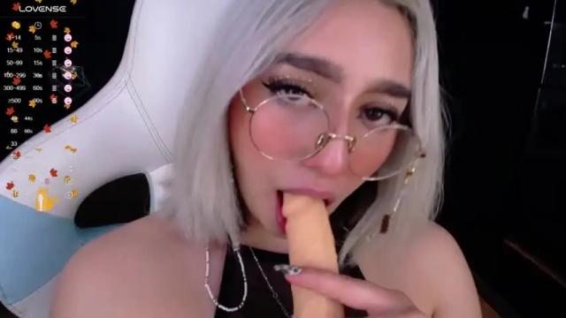 Image 12 of emily_white9 Stream on Chaturbate on 18 months ago