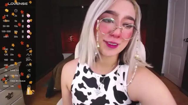 Image 6 of emily_white9 Stream on Chaturbate on 18 months ago