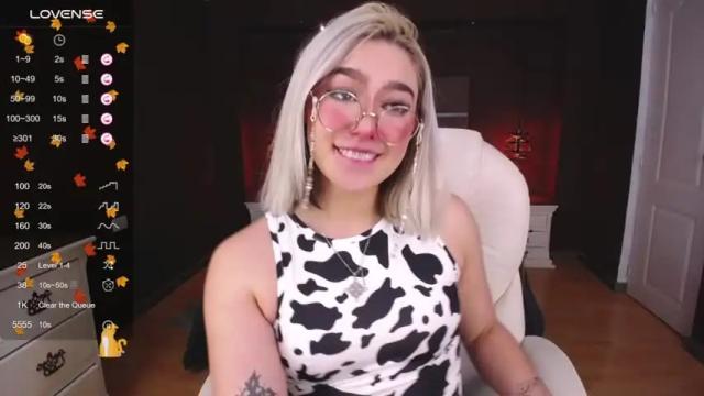 Image 7 of emily_white9 Stream on Chaturbate on 18 months ago