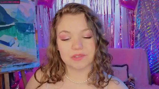 Image 6 of emilyart_ Stream on Chaturbate on 15 months ago