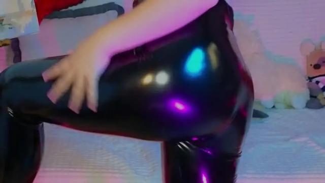Image 6 of emilyart_ Stream on Chaturbate on 13 months ago