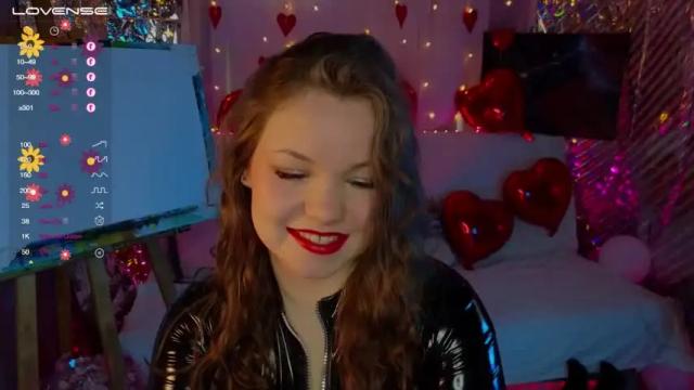 Image 2 of emilyart_ Stream on Chaturbate on 13 months ago