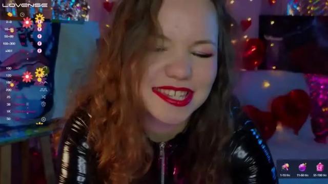 Image 11 of emilyart_ Stream on Chaturbate on 13 months ago