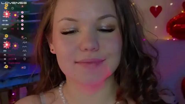 Image 6 of emilyart_ Stream on Chaturbate on 13 months ago