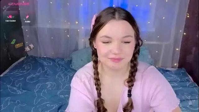 Image 3 of emilyart_ Stream on Chaturbate on 1 month ago