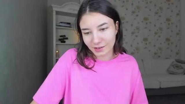 Image 3 of emilychek Stream on Chaturbate on 15 months ago