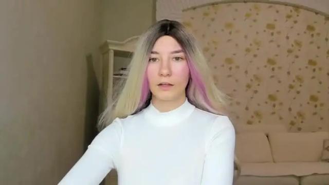 Image 11 of emilychek Stream on Chaturbate on 15 months ago