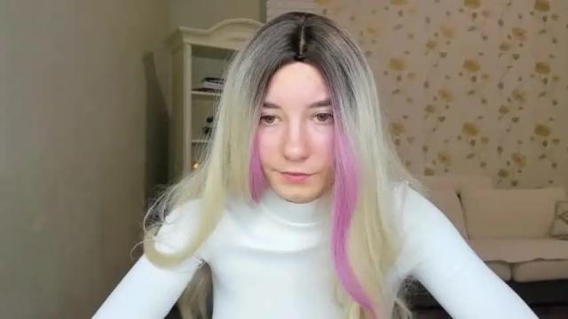 Image 8 of emilychek Stream on Chaturbate on 15 months ago