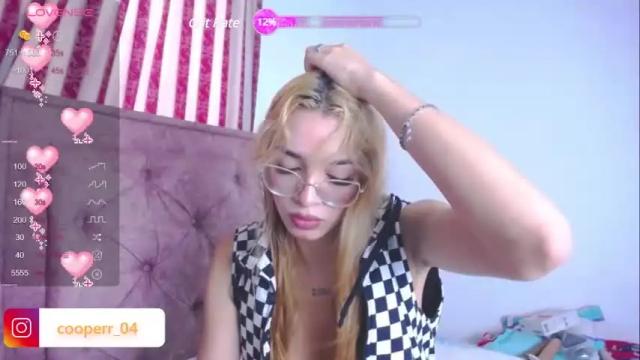 Image 10 of emilycooper_26 Stream on Chaturbate on 15 months ago