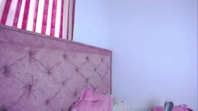 Image 10 of emilycooper_26 Stream on Chaturbate on 14 months ago