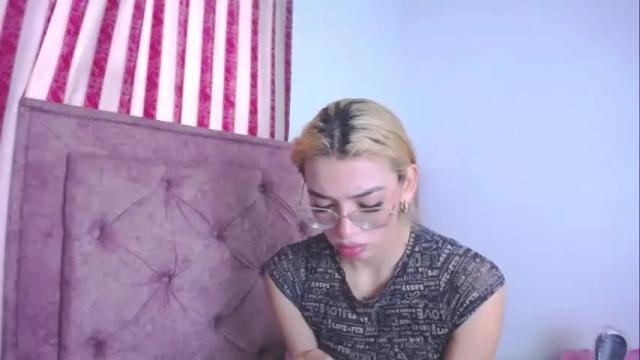 Image 2 of emilycooper_26 Stream on Chaturbate on 14 months ago