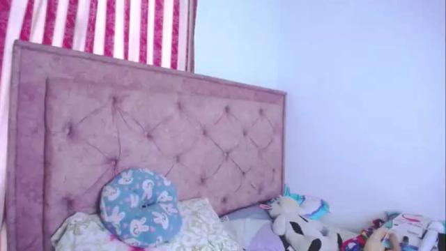 Image 3 of emilycooper_26 Stream on Chaturbate on 14 months ago