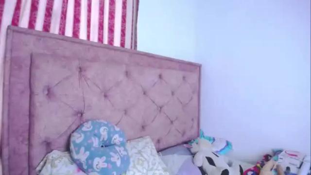 Image 7 of emilycooper_26 Stream on Chaturbate on 14 months ago