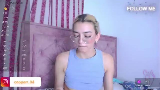 Image 10 of emilycooper_26 Stream on Chaturbate on 14 months ago