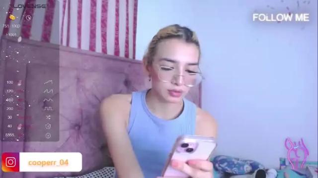 Image 4 of emilycooper_26 Stream on Chaturbate on 14 months ago