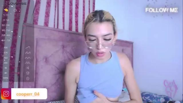 Image 8 of emilycooper_26 Stream on Chaturbate on 14 months ago