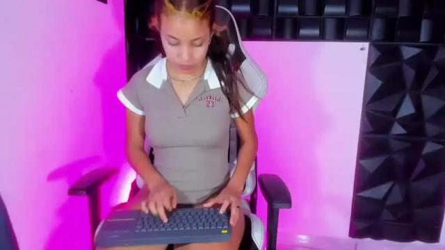 Image 6 of emilyflex_ Stream on Chaturbate on 13 months ago