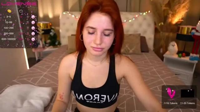 Image 3 of emilyfoxxi Stream on Chaturbate on 13 months ago