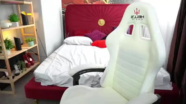 Image 3 of emilyfoxxi Stream on Chaturbate on 2 months ago
