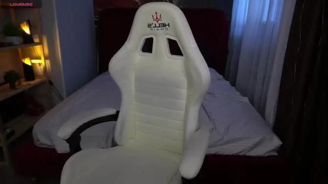 Image 2 of emilyfoxxi Stream on Chaturbate on 1 month ago