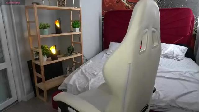 Image 3 of emilyfoxxi Stream on Chaturbate on 1 month ago