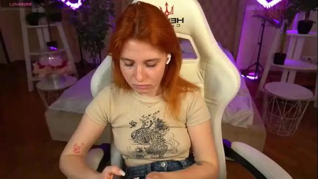 Image 2 of emilyfoxxi Stream on Chaturbate on 14 days ago