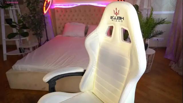 Image 10 of emilyfoxxi Stream on Chaturbate on 8 days ago