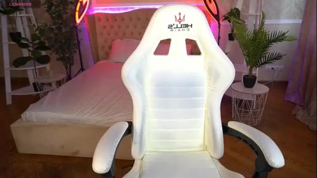 Image 11 of emilyfoxxi Stream on Chaturbate on 8 days ago
