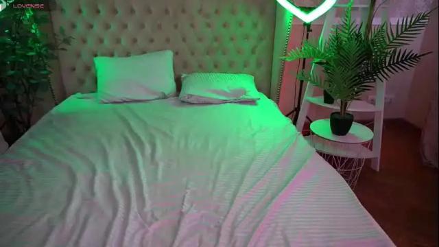 Image 4 of emilyfoxxi Stream on Chaturbate on 4 days ago