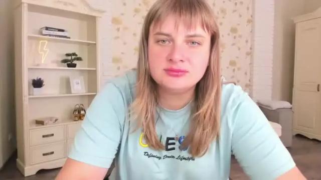 Image 2 of emilygreenn Stream on Chaturbate on 20 months ago