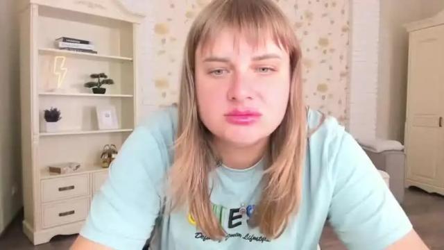 Image 4 of emilygreenn Stream on Chaturbate on 20 months ago