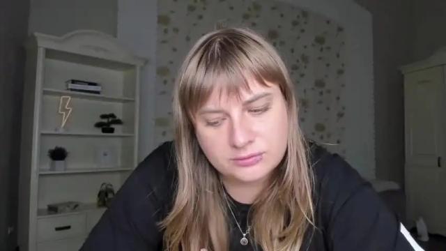 Image 10 of emilygreenn Stream on Chaturbate on 20 months ago