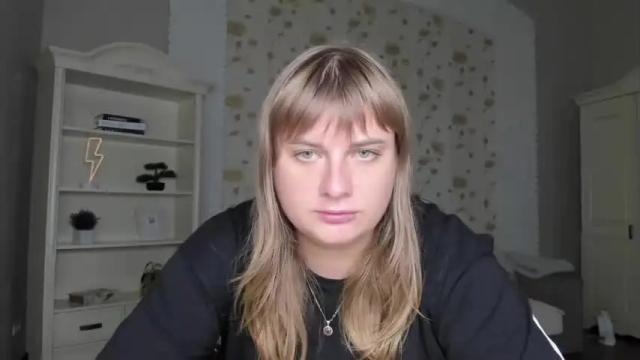 Image 12 of emilygreenn Stream on Chaturbate on 20 months ago