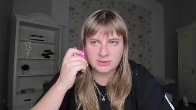 Image 3 of emilygreenn Stream on Chaturbate on 20 months ago