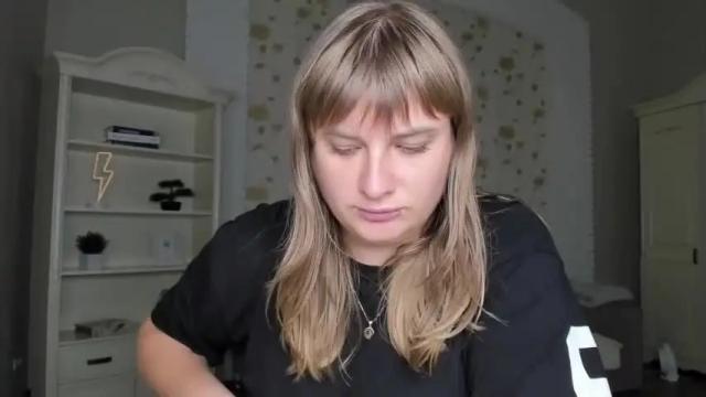 Image 7 of emilygreenn Stream on Chaturbate on 20 months ago