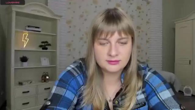 Image 2 of emilygreenn Stream on Chaturbate on 21 months ago