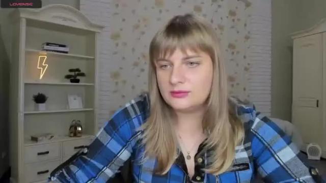 Image 3 of emilygreenn Stream on Chaturbate on 21 months ago