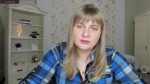 Image 6 of emilygreenn Stream on Chaturbate on 21 months ago