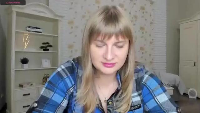 Image 8 of emilygreenn Stream on Chaturbate on 21 months ago