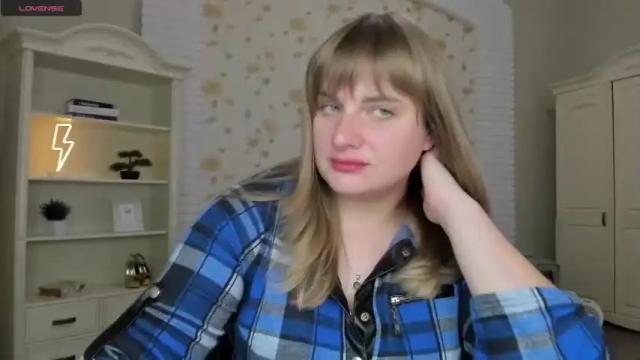 Image 12 of emilygreenn Stream on Chaturbate on 19 months ago
