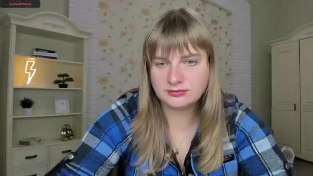 Image 2 of emilygreenn Stream on Chaturbate on 19 months ago