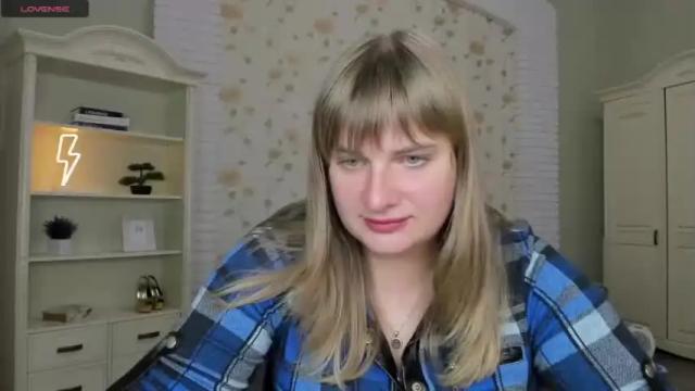 Image 6 of emilygreenn Stream on Chaturbate on 19 months ago