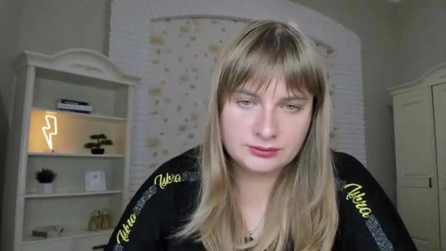 Image 12 of emilygreenn Stream on Chaturbate on 19 months ago