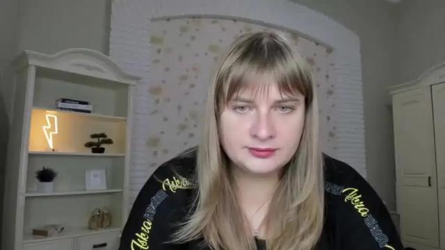 Image 3 of emilygreenn Stream on Chaturbate on 19 months ago