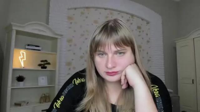 Image 7 of emilygreenn Stream on Chaturbate on 19 months ago