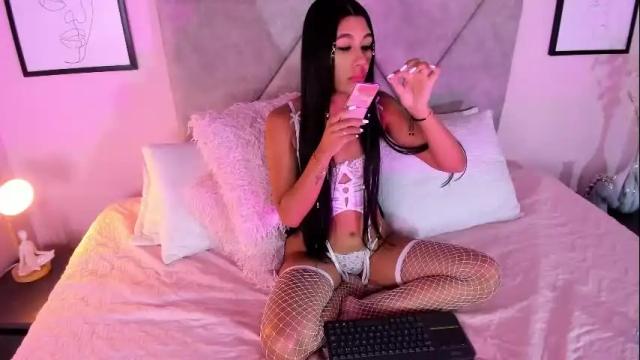 Image 2 of emilyh_ Stream on Chaturbate on 21 days ago